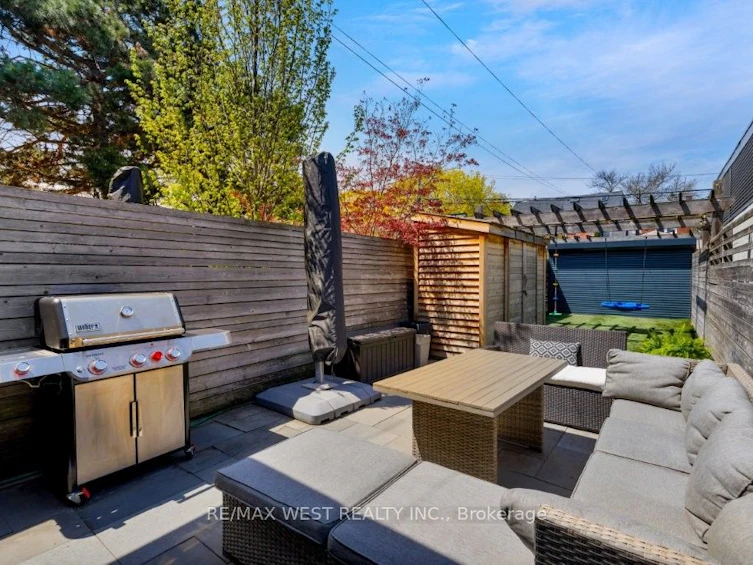 110 Fern Avenue, Toronto, ON, M6R 1K3 - 15