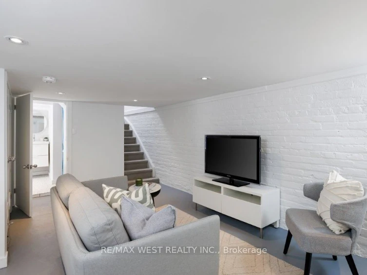 110 Fern Avenue, Toronto, ON, M6R 1K3 - 32