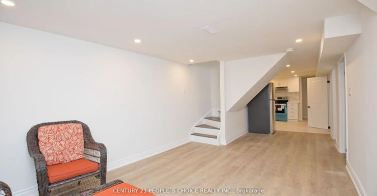 2 Betteridge Lane W, Toronto, ON, M9V 4E8 - 9