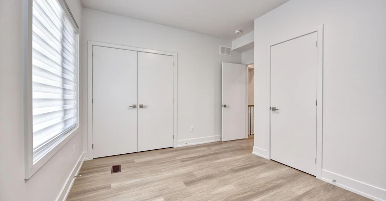 Laneway-385 Mcroberts Avenue, Toronto, ON, M6E 4R1 - 18