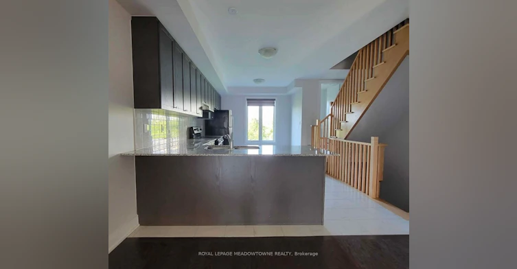 1048 Beach Comber Road, Mississauga, ON, L5B 0B1 - 2