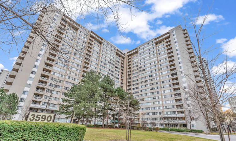 605-3590 Kaneff Crescent