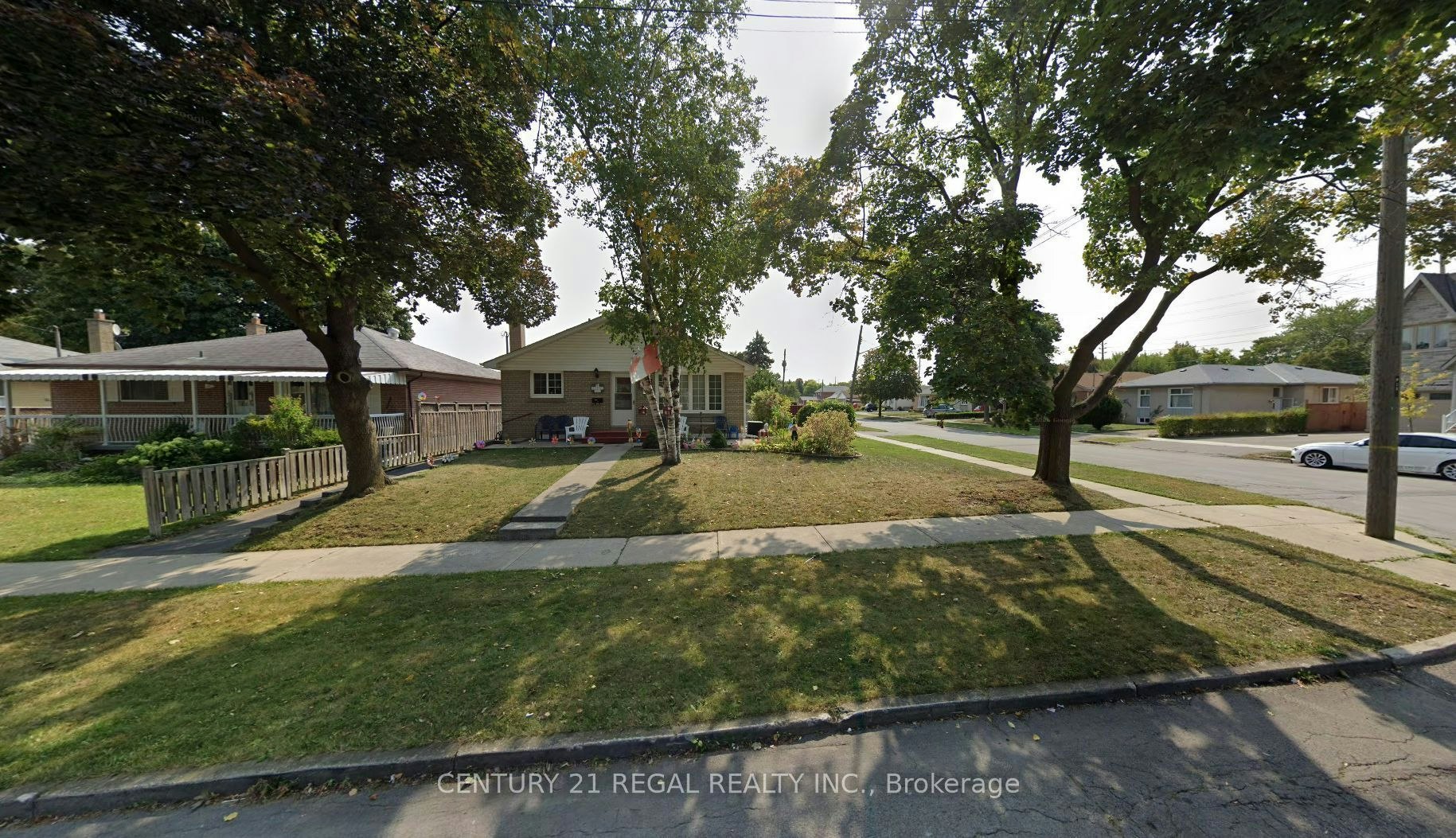 9 Guiness Avenue, Toronto, ON, M9W 3L1