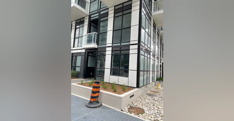 106-251 Manitoba Street, Toronto, ON, M8Y 1C9 - 2