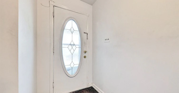 18 Demarco Boulevard, Toronto, ON, M6L 2W1 - 4
