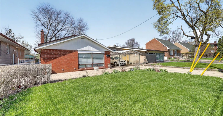 18 Demarco Boulevard, Toronto, ON, M6L 2W1 - 7