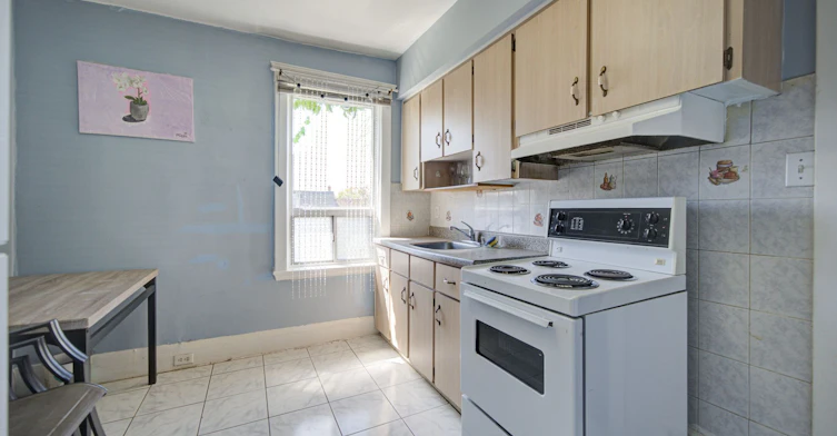 2nd Fl-19 Armstrong Avenue, Toronto, ON, M6H 1V9 - 13