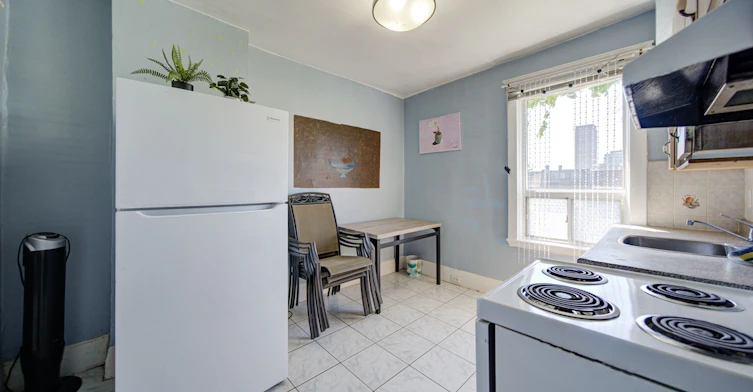 2nd Fl-19 Armstrong Avenue, Toronto, ON, M6H 1V9 - 12