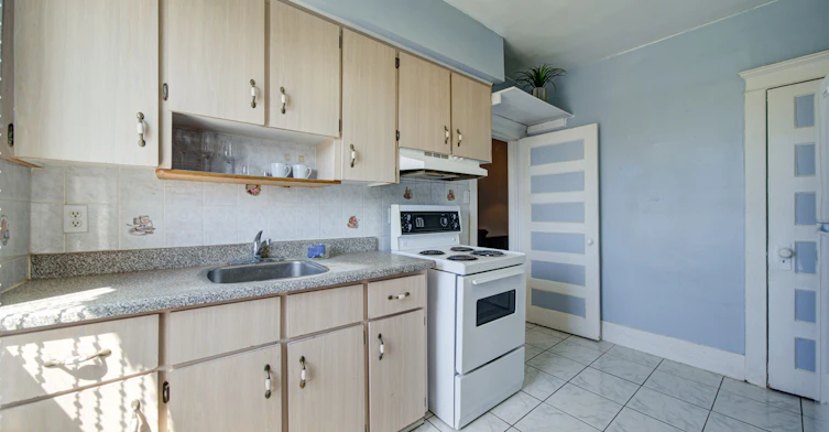 2nd Fl-19 Armstrong Avenue, Toronto, ON, M6H 1V9 - 16