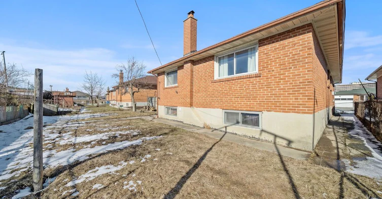 47 Wheelwright Crescent, Toronto, ON, M3N 1V2 - 11