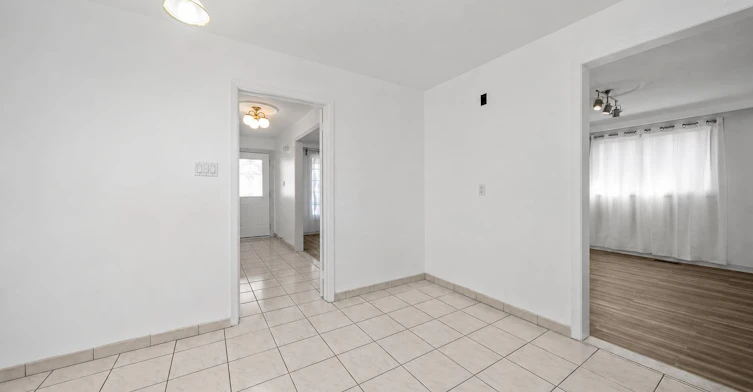 47 Wheelwright Crescent, Toronto, ON, M3N 1V2 - 4