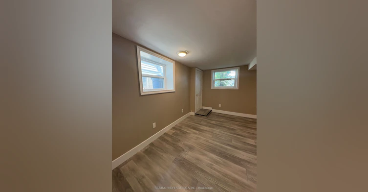 8 Birch Tree Crescent, Toronto, ON, M6M 2K8 - 7