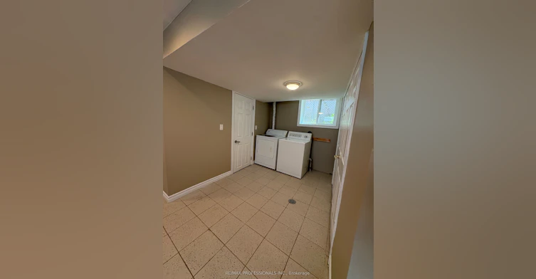 8 Birch Tree Crescent, Toronto, ON, M6M 2K8 - 12