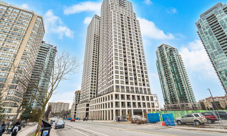 1807-30 Elm Drive W