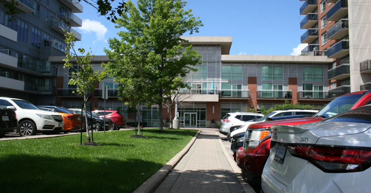 2001-215 Queen Street E, Brampton, ON, L4W 0A9 - 7