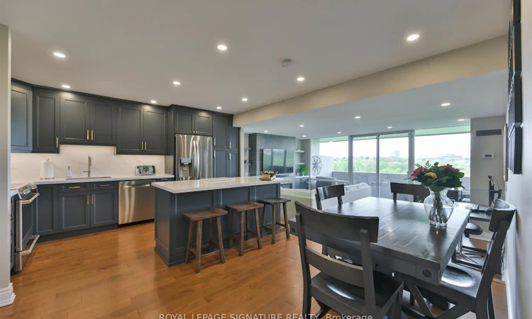912-240 Scarlett Road