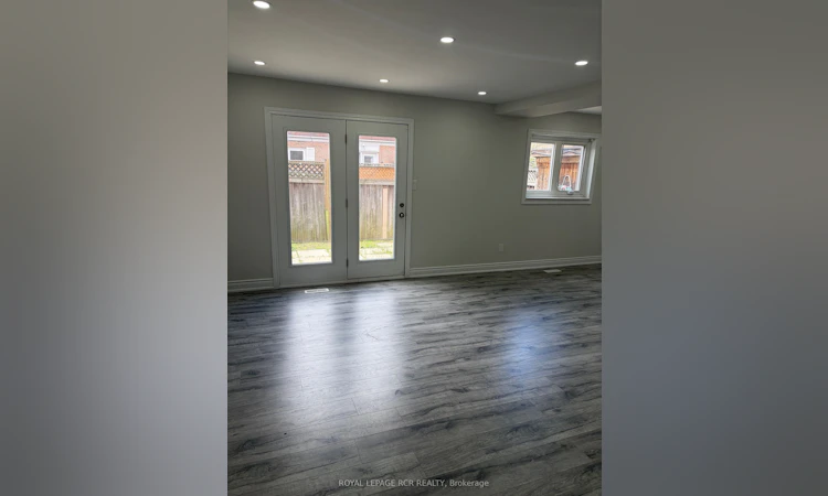 41 Town House Crescent