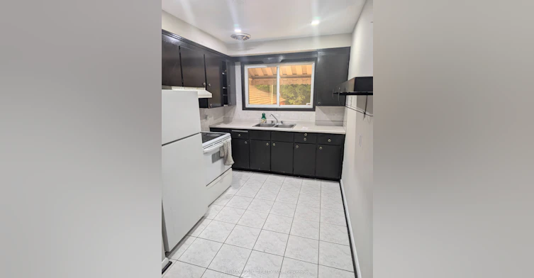 7084 Minotola Avenue, Mississauga, ON, L4T 2S8 - 6