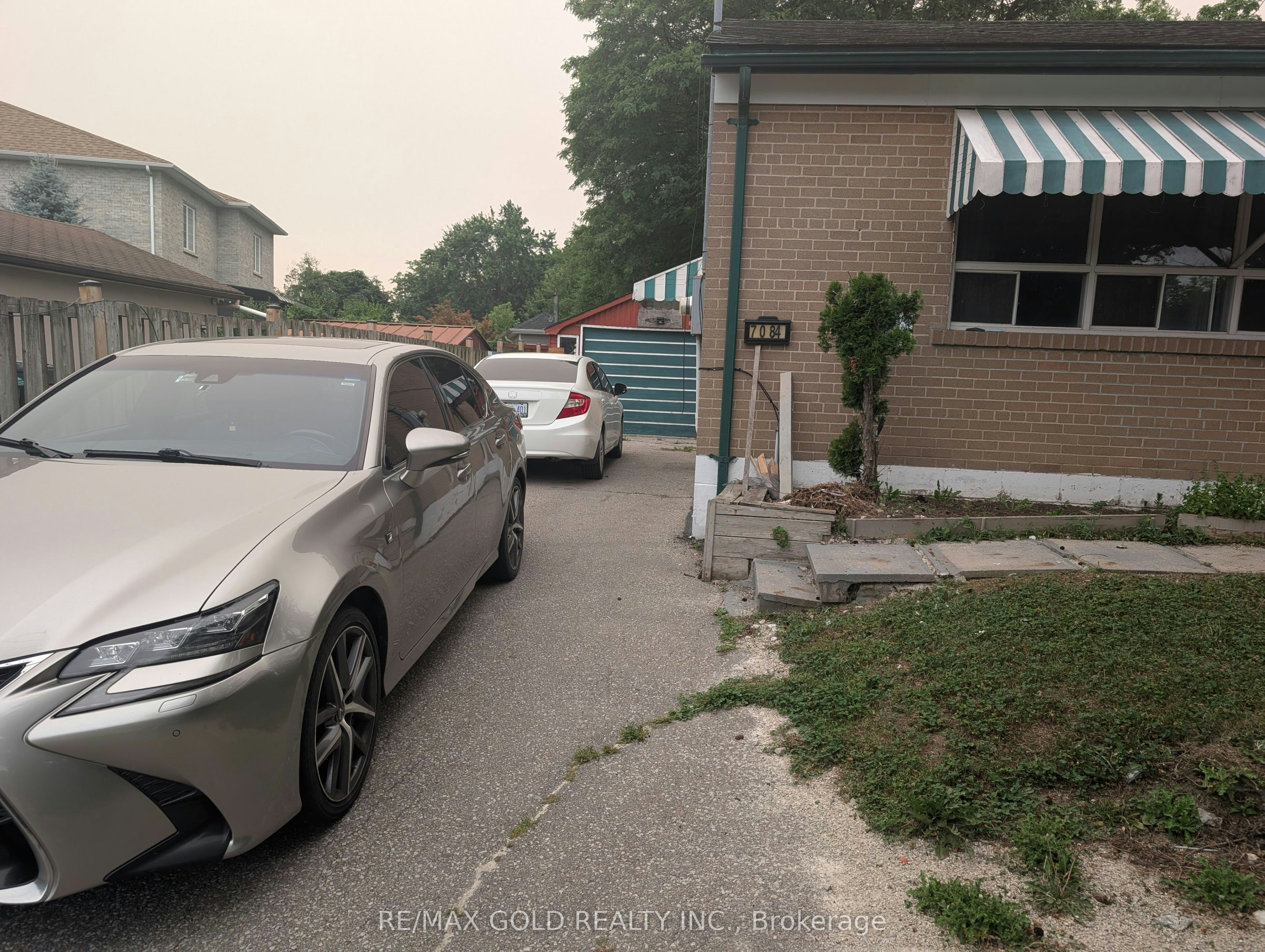 7084 Minotola Avenue, Mississauga, ON, L4T 2S8 - 10