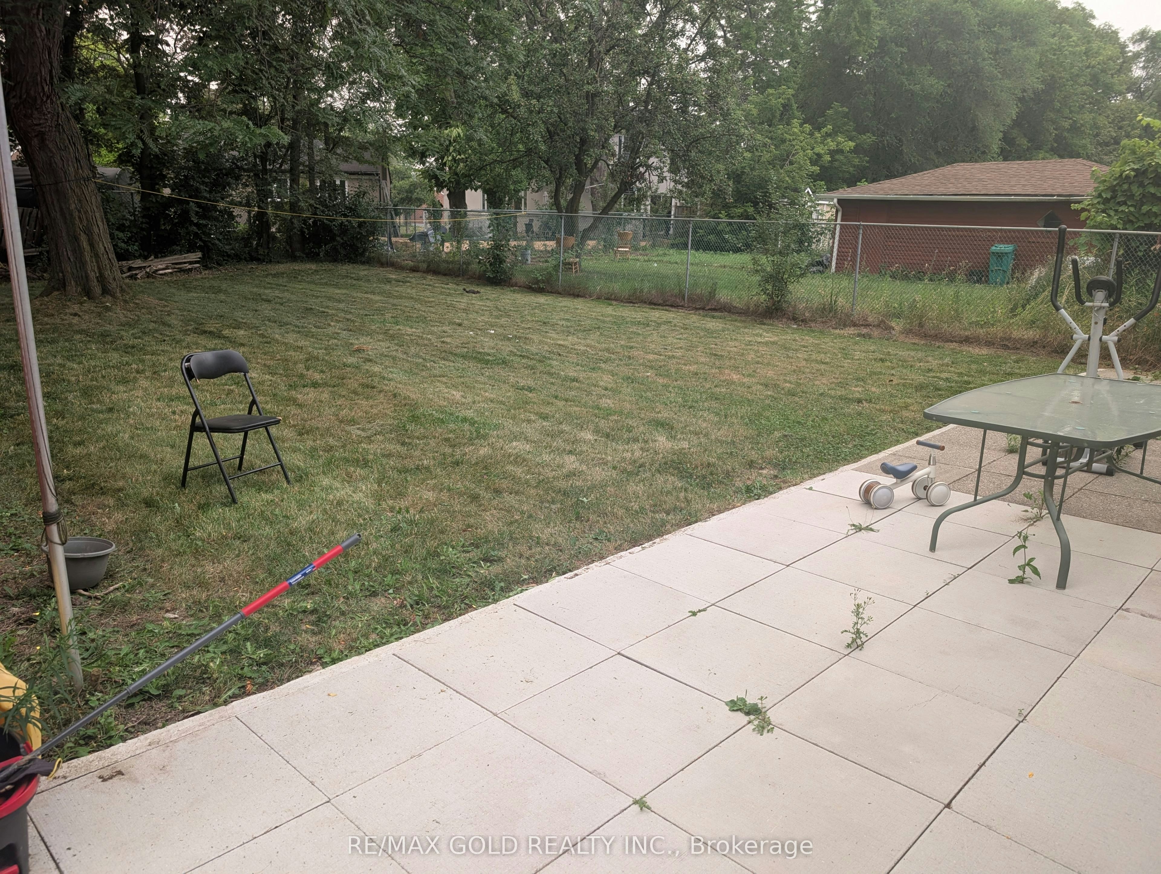 7084 Minotola Avenue, Mississauga, ON, L4T 2S8 - 11