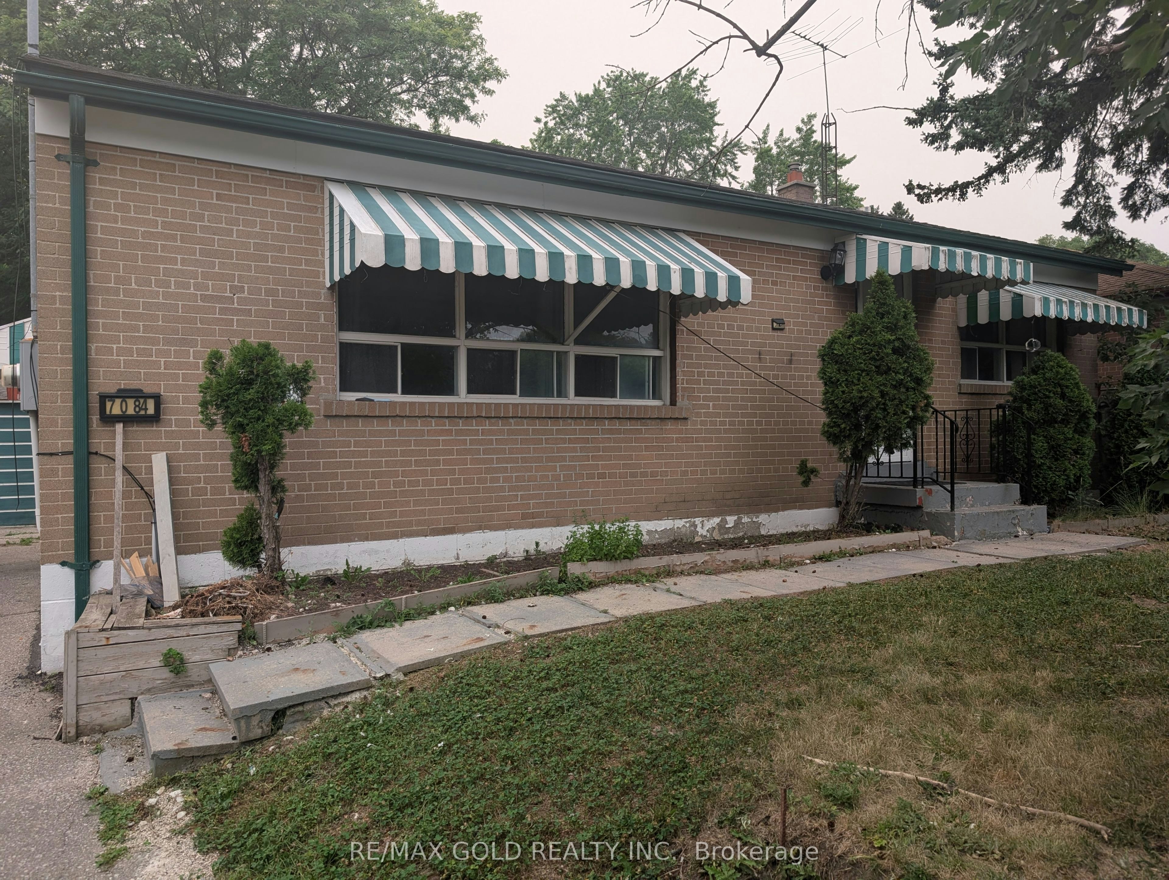7084 Minotola Avenue, Mississauga, ON, L4T 2S8 - 9