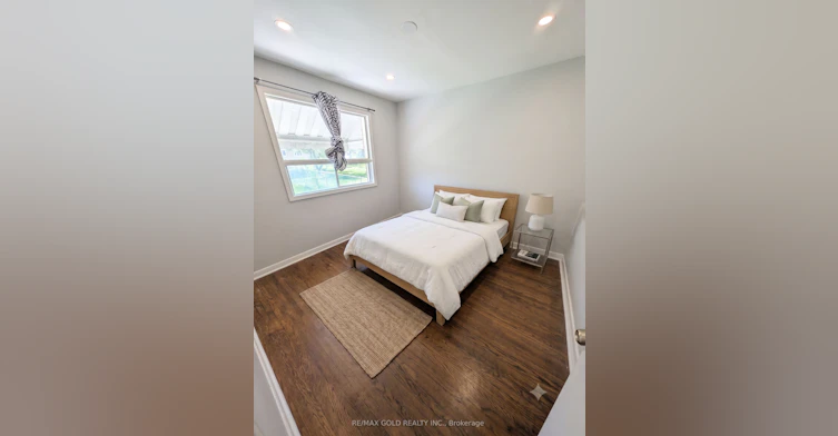 7084 Minotola Avenue, Mississauga, ON, L4T 2S8 - 4