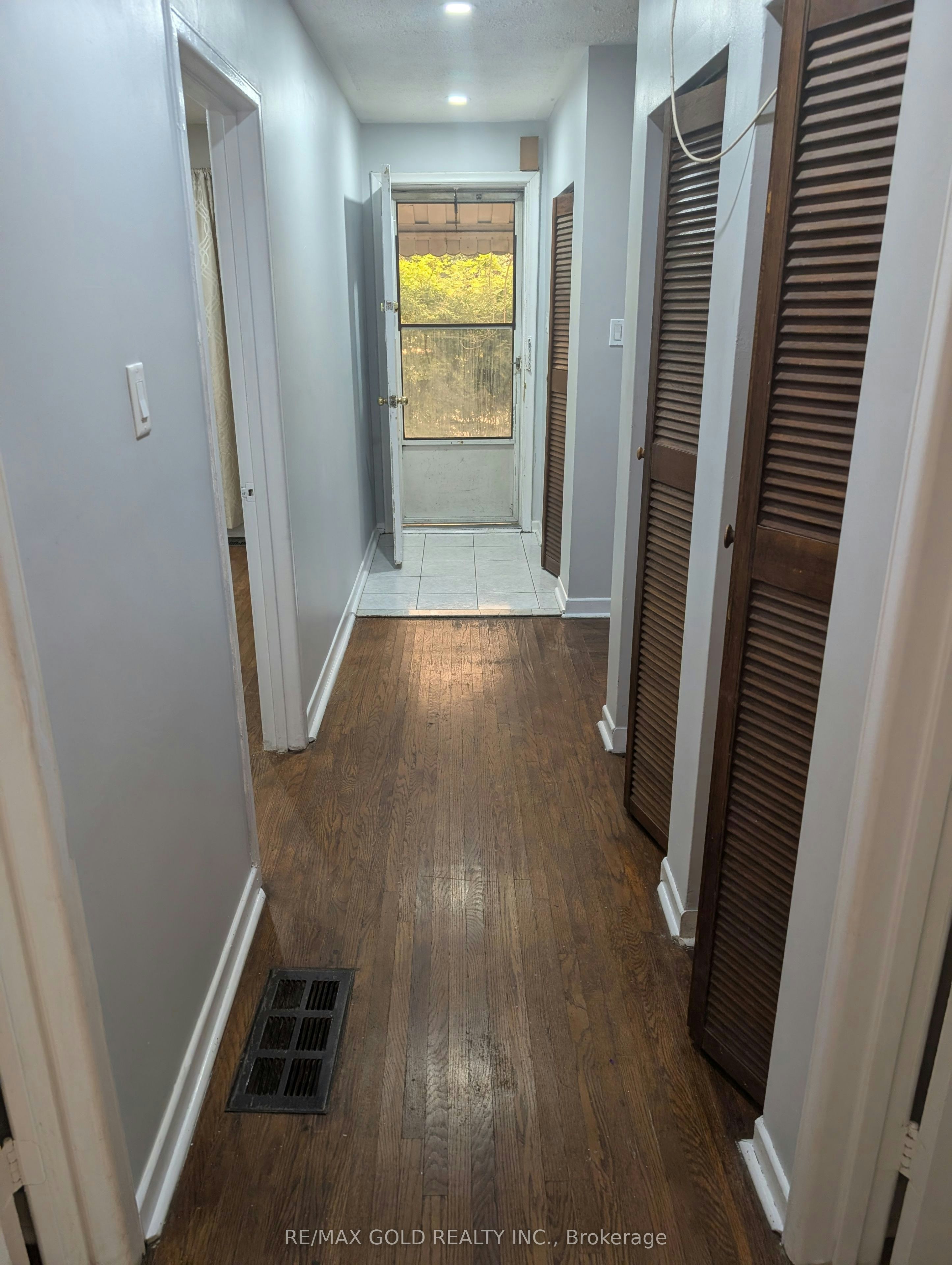 7084 Minotola Avenue, Mississauga, ON, L4T 2S8 - 7
