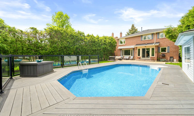 122 Barr Crescent