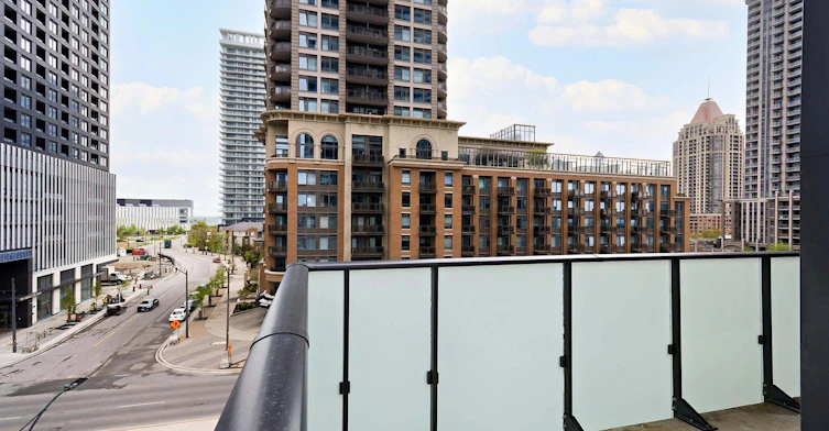 426-430 Square One Drive, Mississauga, ON, L5B 0L6 - 9