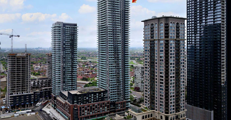 426-430 Square One Drive, Mississauga, ON, L5B 0L6