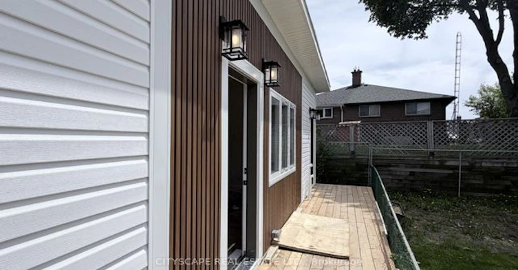 301-15 Sanagan Road, Toronto, ON, M9V 1R7 - 2