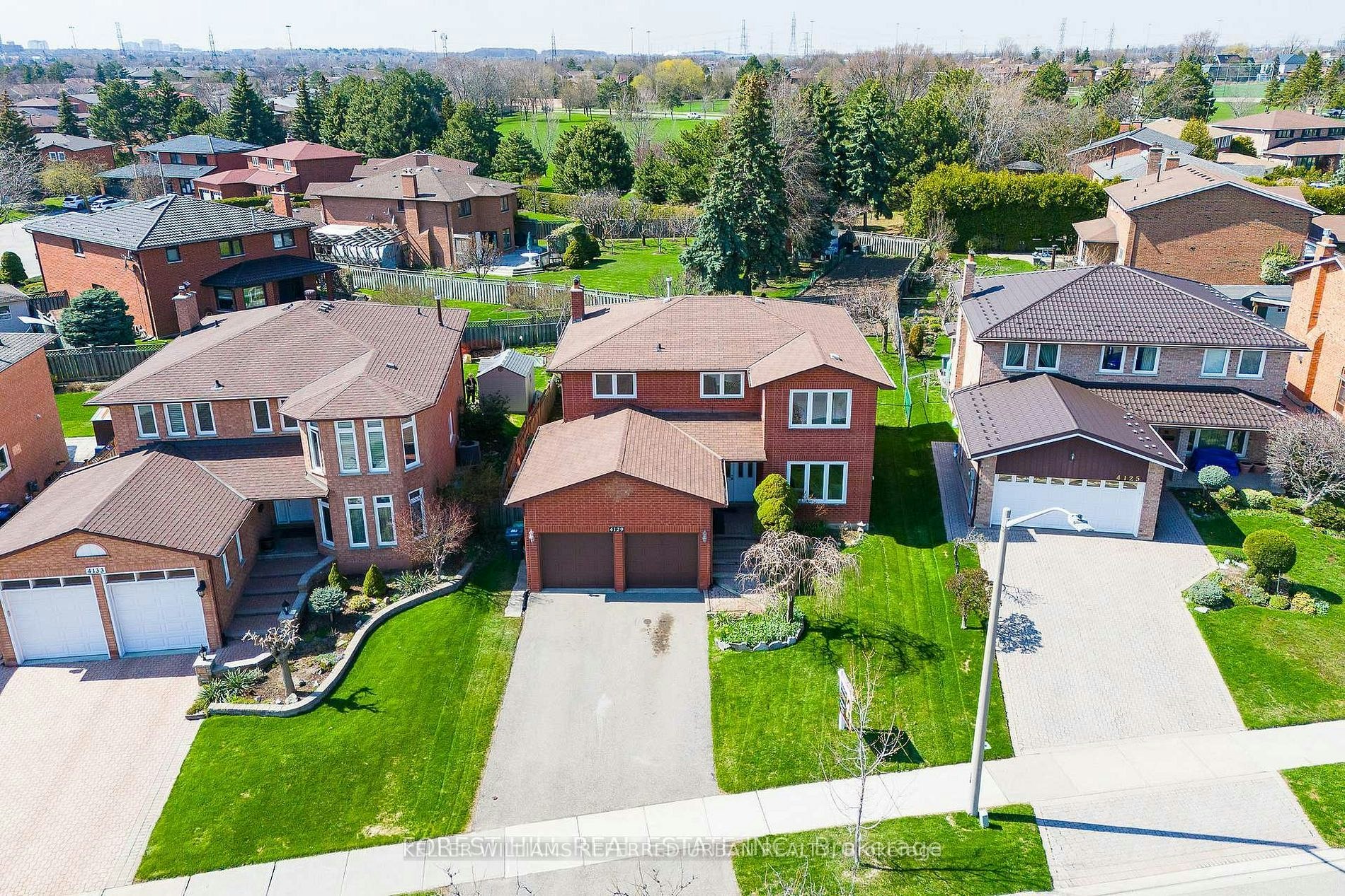 4129 Molly Avenue, Mississauga, ON, L4Z 1E3