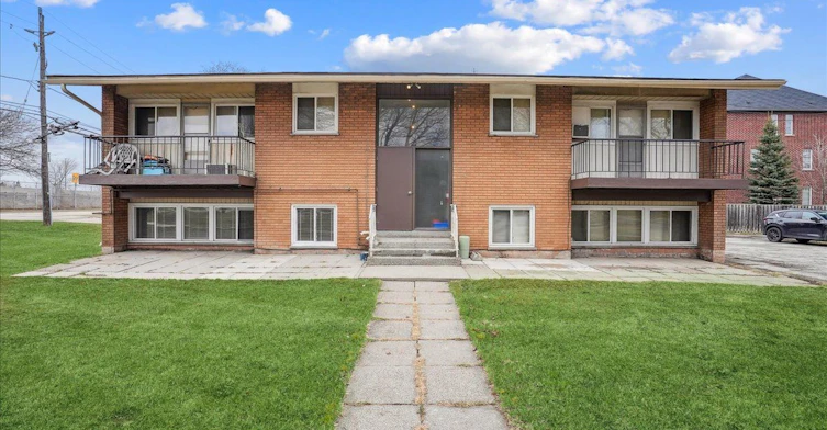 2-2354 Queensway Drive, Burlington, ON, L7R 3T3