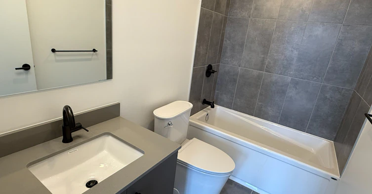 225-4853 Thomas Alton Boulevard, Burlington, ON, L7M 0H3 - 4
