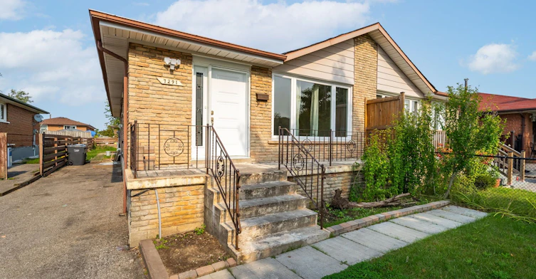 MAIN-7291 Vernor Drive, Mississauga, ON, L4T 2P5 - 4