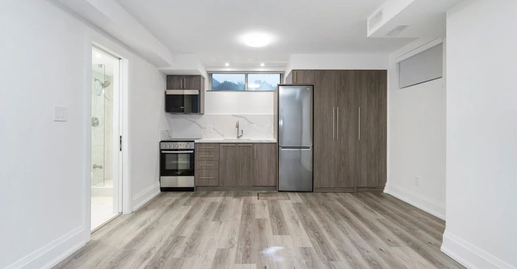 D (4)-44 Larkin Avenue, Toronto, ON, M6S 1L8 - 6