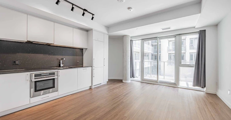 305-689 The Queensway N/A, Toronto, ON, M8Y 0C8 - 2