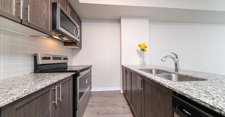 204-150 Oak Park Boulevard, Oakville, ON, L6H 0E7 - 9