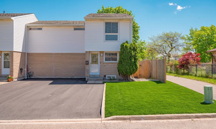16 Gleneaden Court