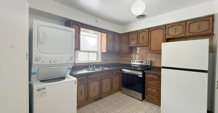 214 Dixon Road, Toronto, ON, M9P 2M1 - 5