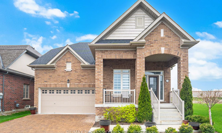 40 Bluestone Crescent