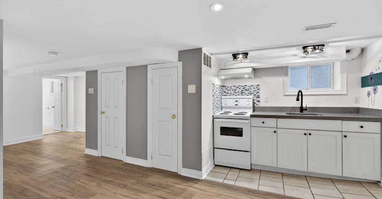 Lower-45 Caledonia Road, Toronto, ON, M6E 4S3 - 9