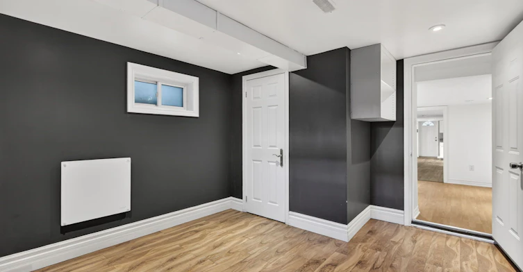 Lower-45 Caledonia Road, Toronto, ON, M6E 4S3 - 17
