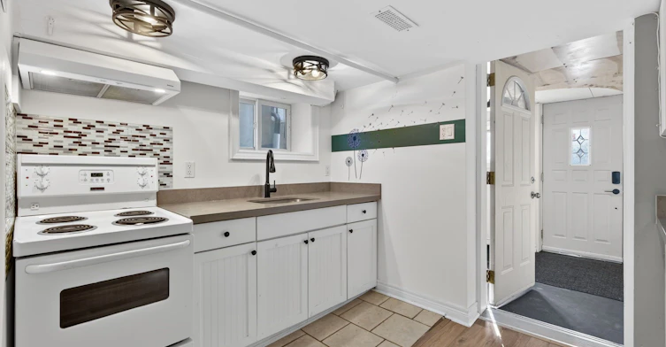 Lower-45 Caledonia Road, Toronto, ON, M6E 4S3 - 6