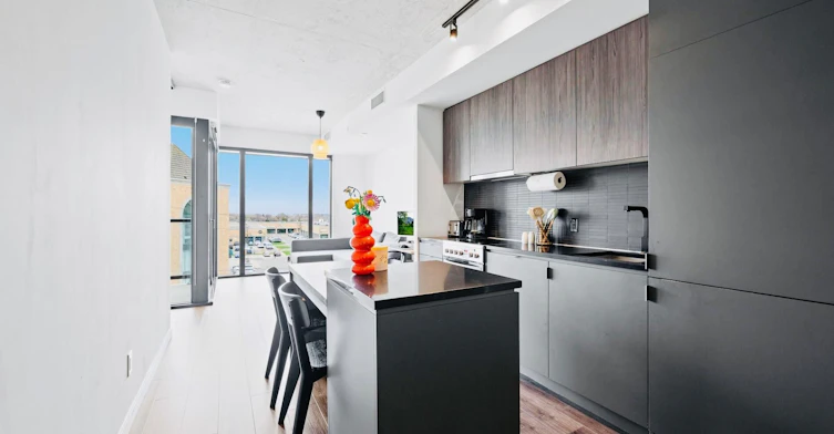 411-7 Smith Crescent, Toronto, ON, M8Z 0G3 - 5