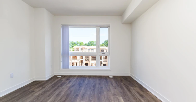 210-140 Canon Jackson Drive, Toronto, ON, M6M 0B9 - 2