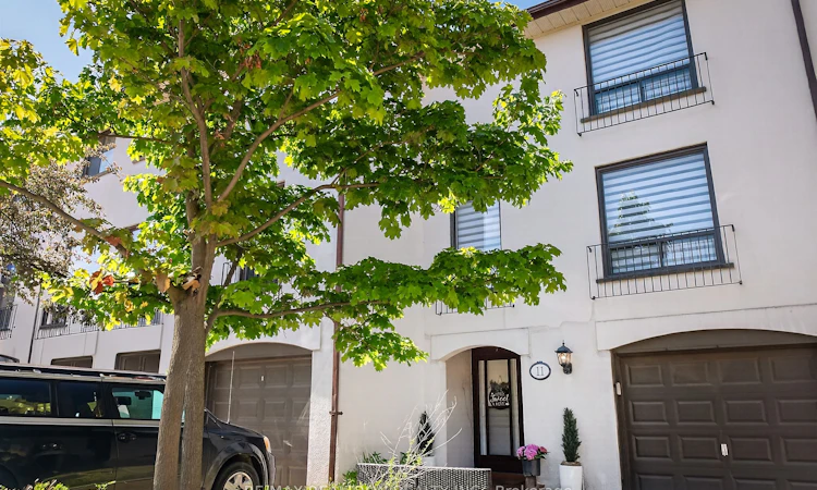 11-7077 Estoril Road
