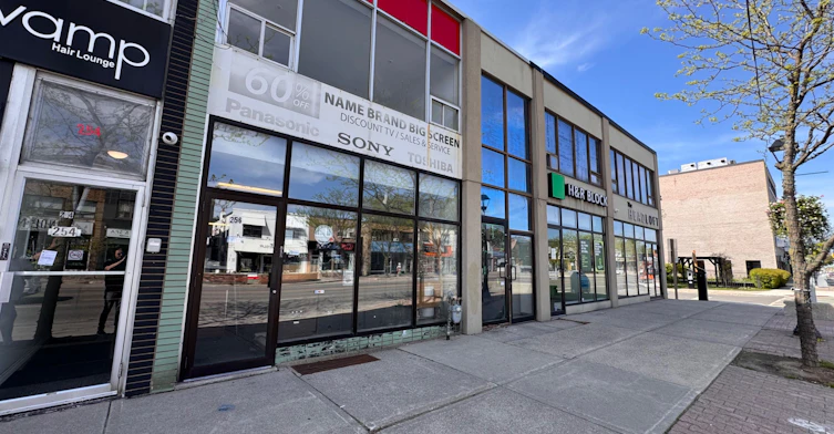 1-256 Lakeshore Road E, Mississauga, ON, L5G 1G9