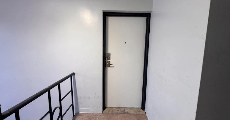 1-256 Lakeshore Road E, Mississauga, ON, L5G 1G9 - 5