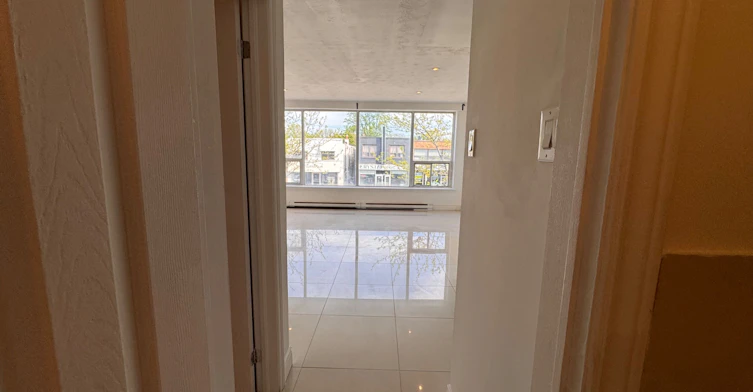 1-256 Lakeshore Road E, Mississauga, ON, L5G 1G9 - 14